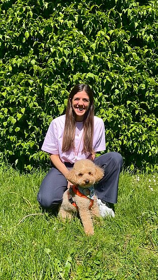 Bild von Lehrerin mit Hund