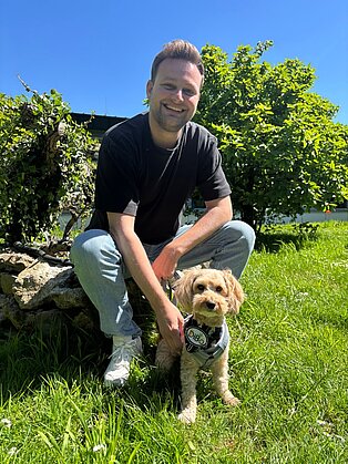 Bild von Lehrer mit Hund
